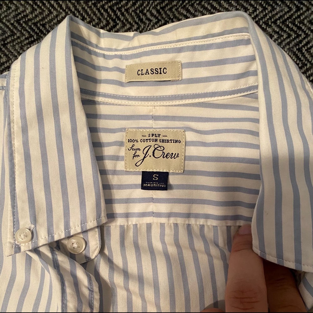 Button down - Picture 2 of 3